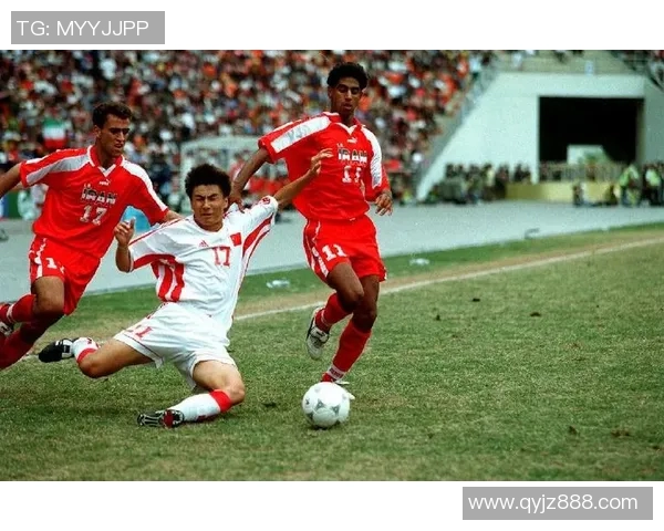 卡塔尔世界杯中国队奋勇争先展现拼搏精神与团队合作的精彩瞬间